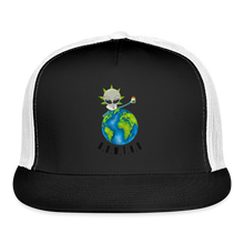 Load image into Gallery viewer, Trucker Hat - black/white
